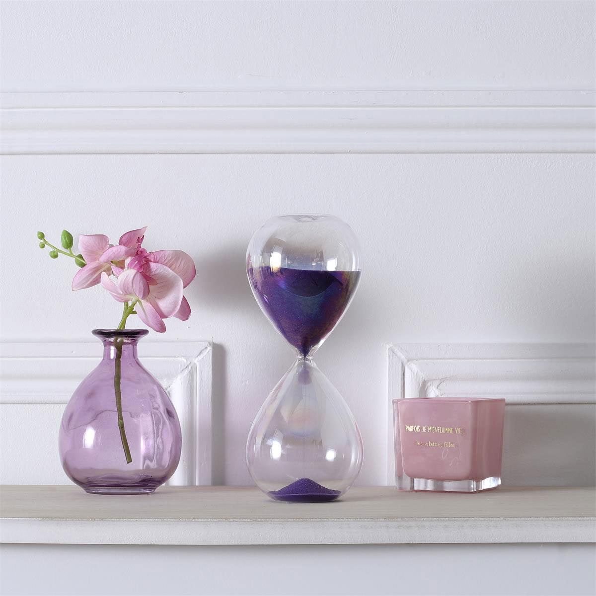 Sablier en verre avec sable violet