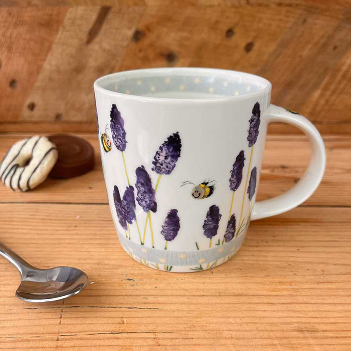 Mug en porcelaine abeilles et Lavandes par Alex Clark