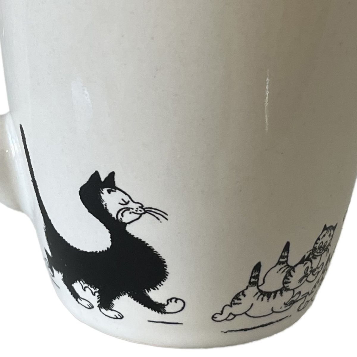 Mug arrondi Les Chats de Dubout - Promenade en famille