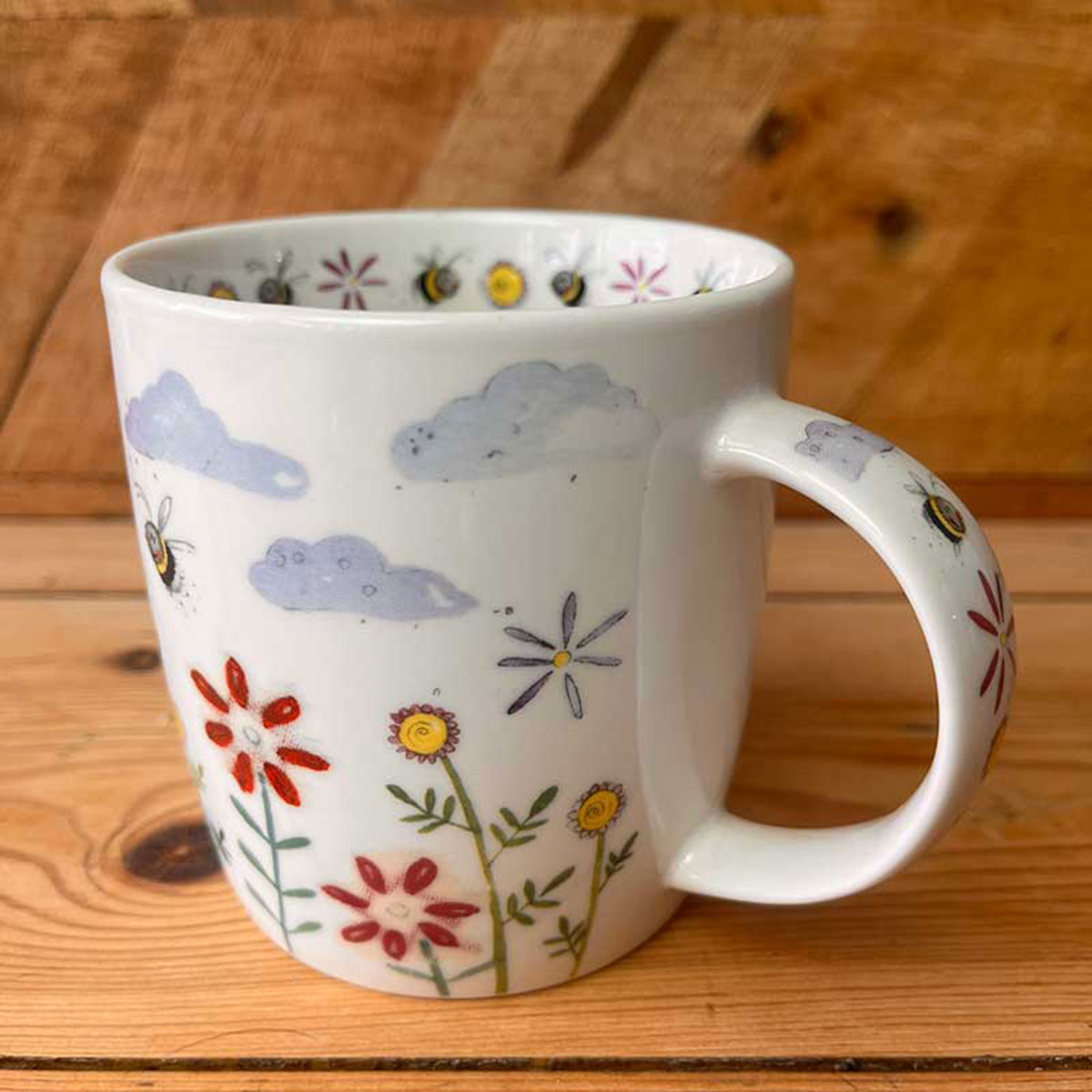 Mug en porcelaine abeilles et fleurs par Alex Clark